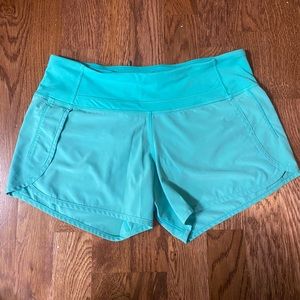 Women’s Lulu Low Rise Short 2.5”